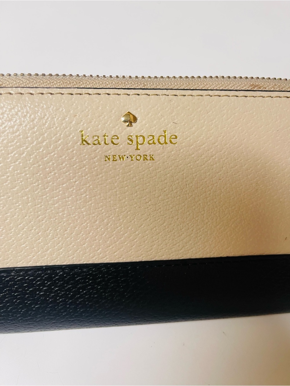 kate spade Two-Tone Cream and Black Zip Wallet - Picture 3 of 8